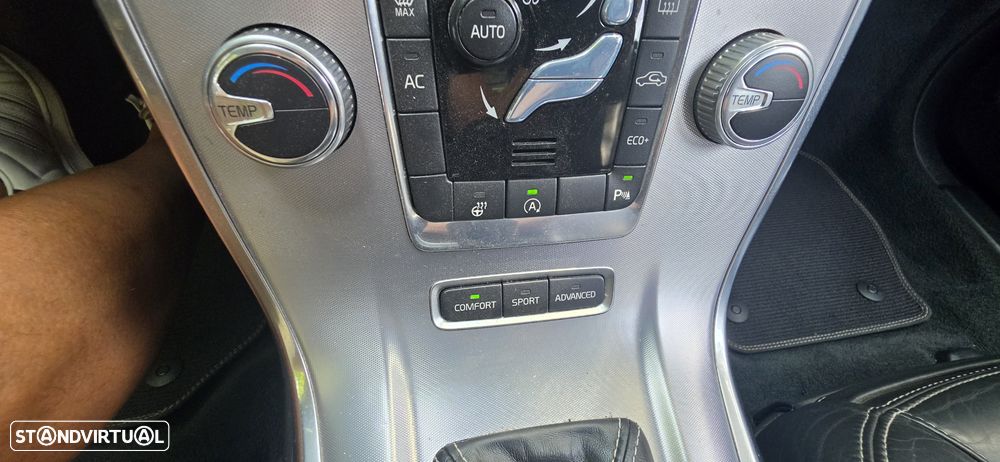 Volvo XC 70 2.0 D4 Momentum Geartronic - 45