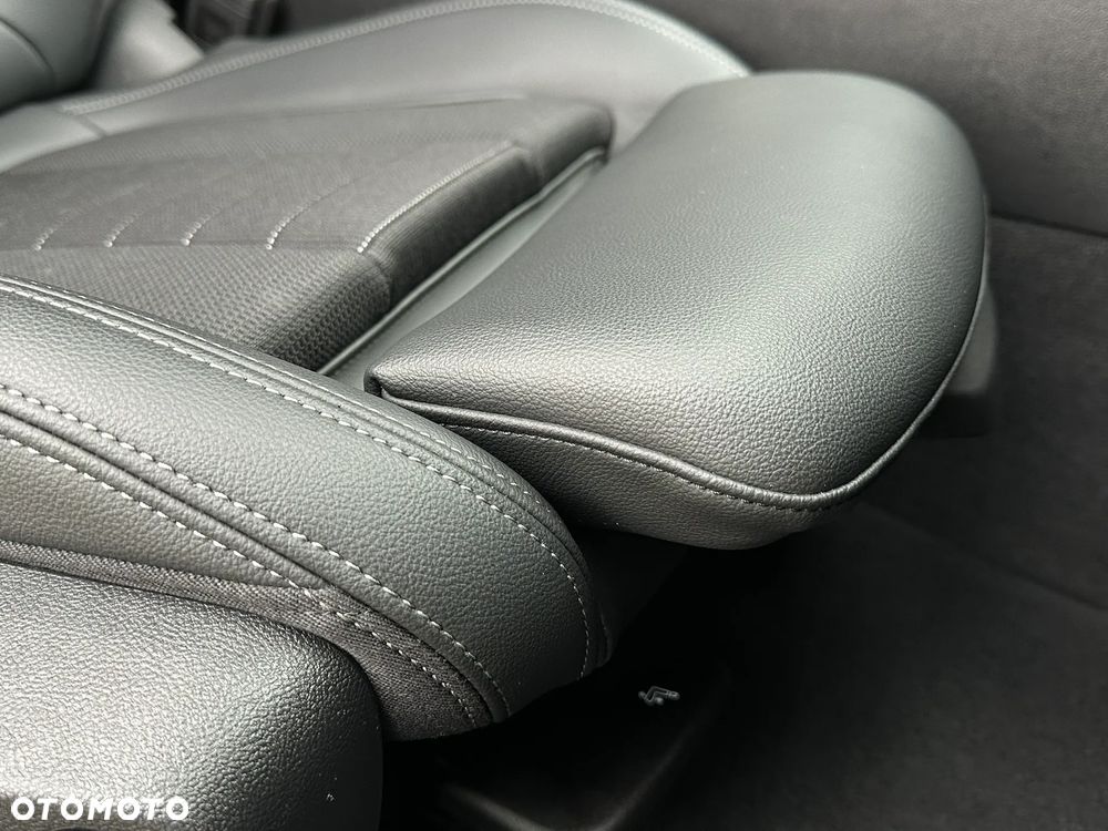 BMW Seria 3 330i Sport - 28