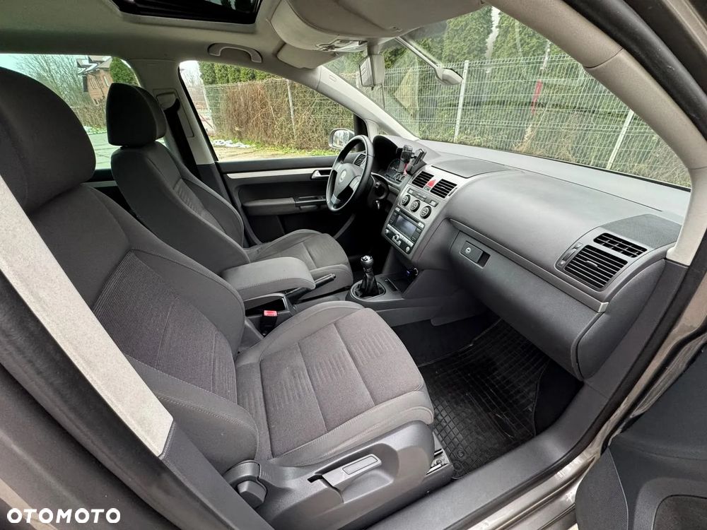 Volkswagen Touran 2.0 TDI Highline - 17