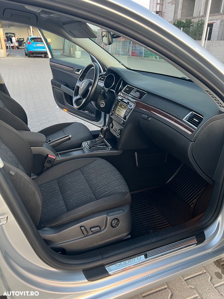 Skoda Superb Combi 2.0 TDI 4X4 Elegance - 12
