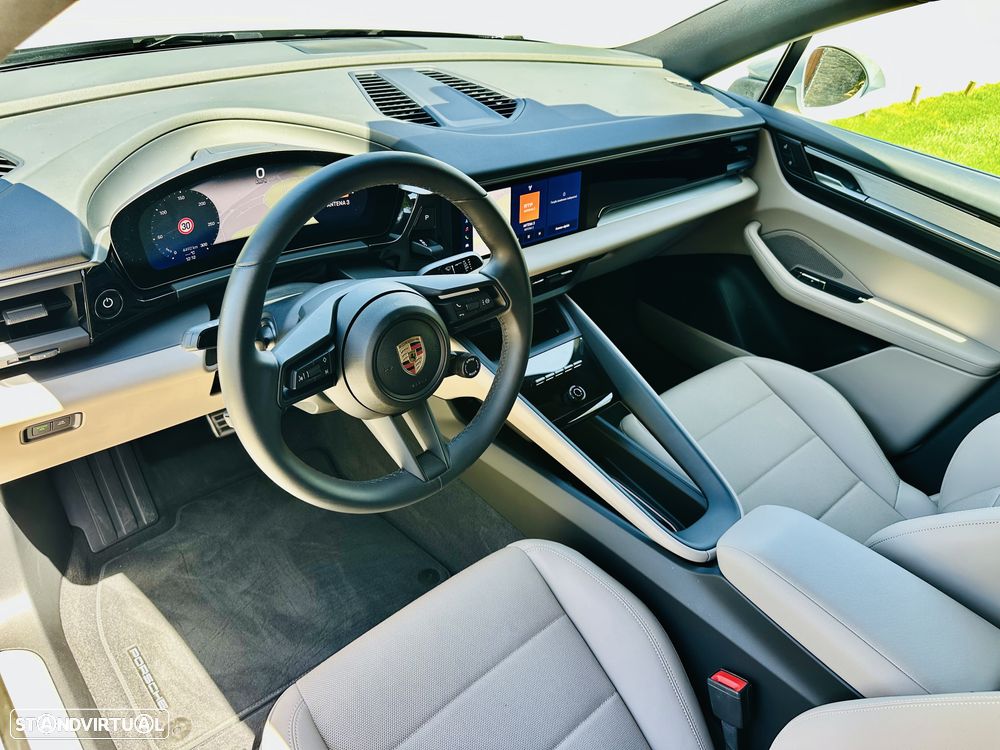 Porsche Macan Electric - 25