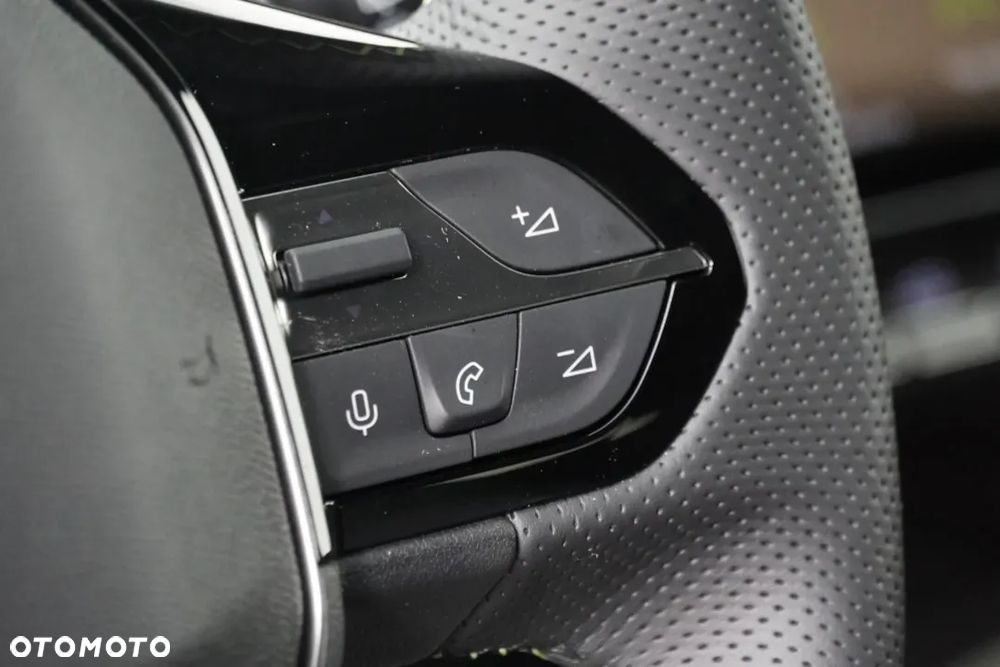 Peugeot 308 1.2 mHEV GT S&S e-DCS6 - 18