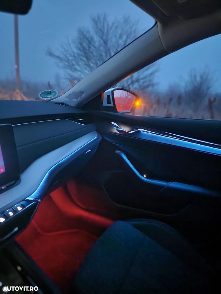 Skoda Octavia 2.0 TDI STYLE DSG - 22