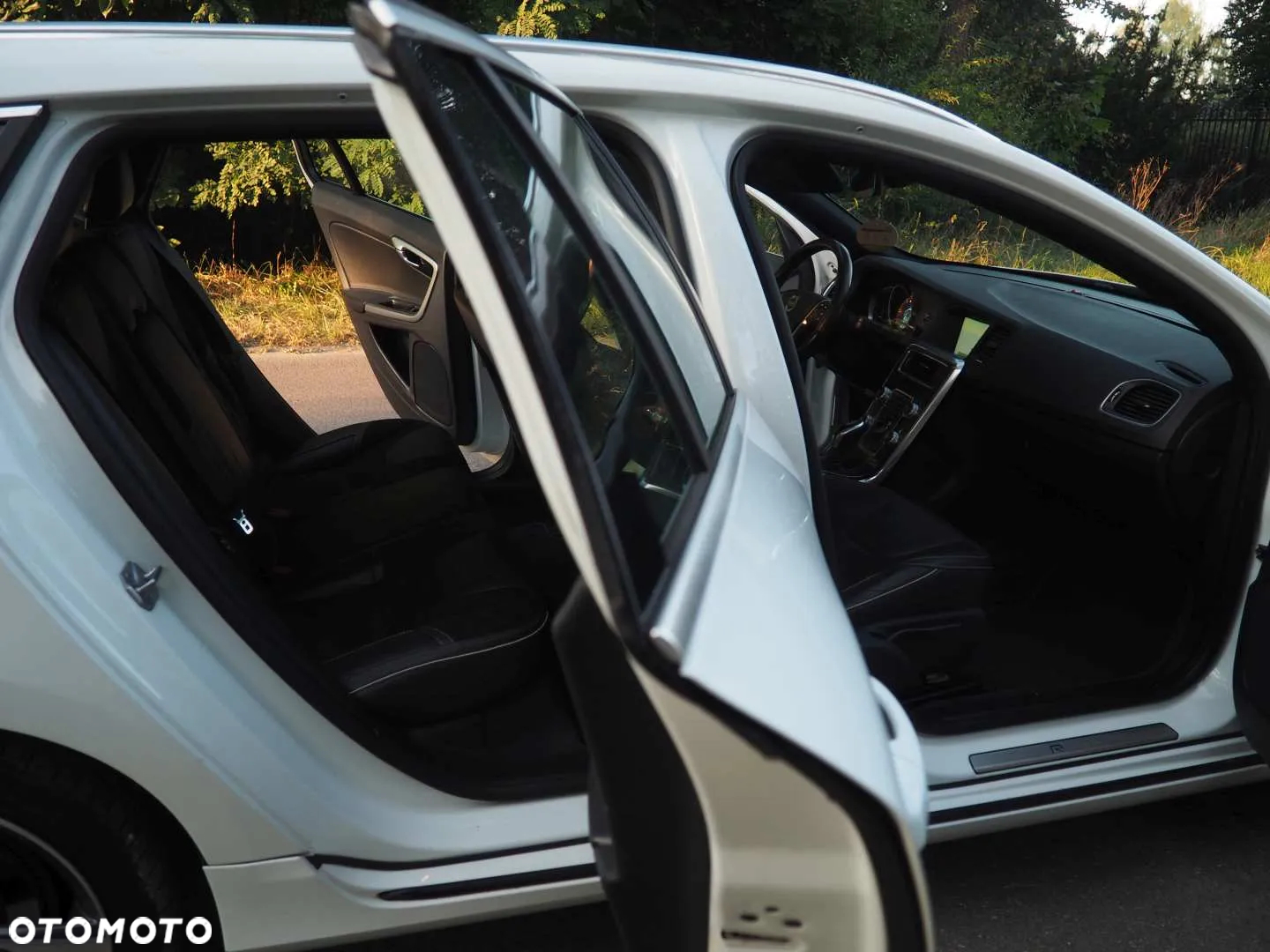Volvo V60 D3 Geartronic R-Design - 19