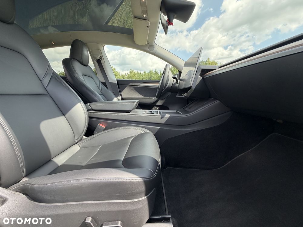 Tesla Model Y - 13