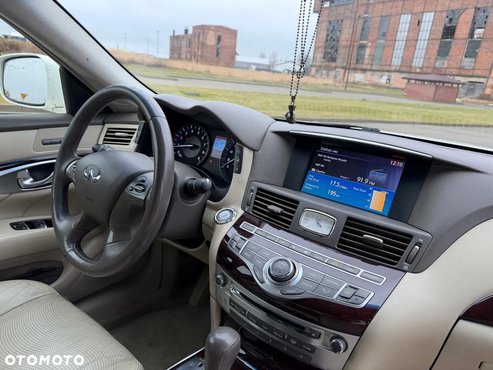 Infiniti M - 19