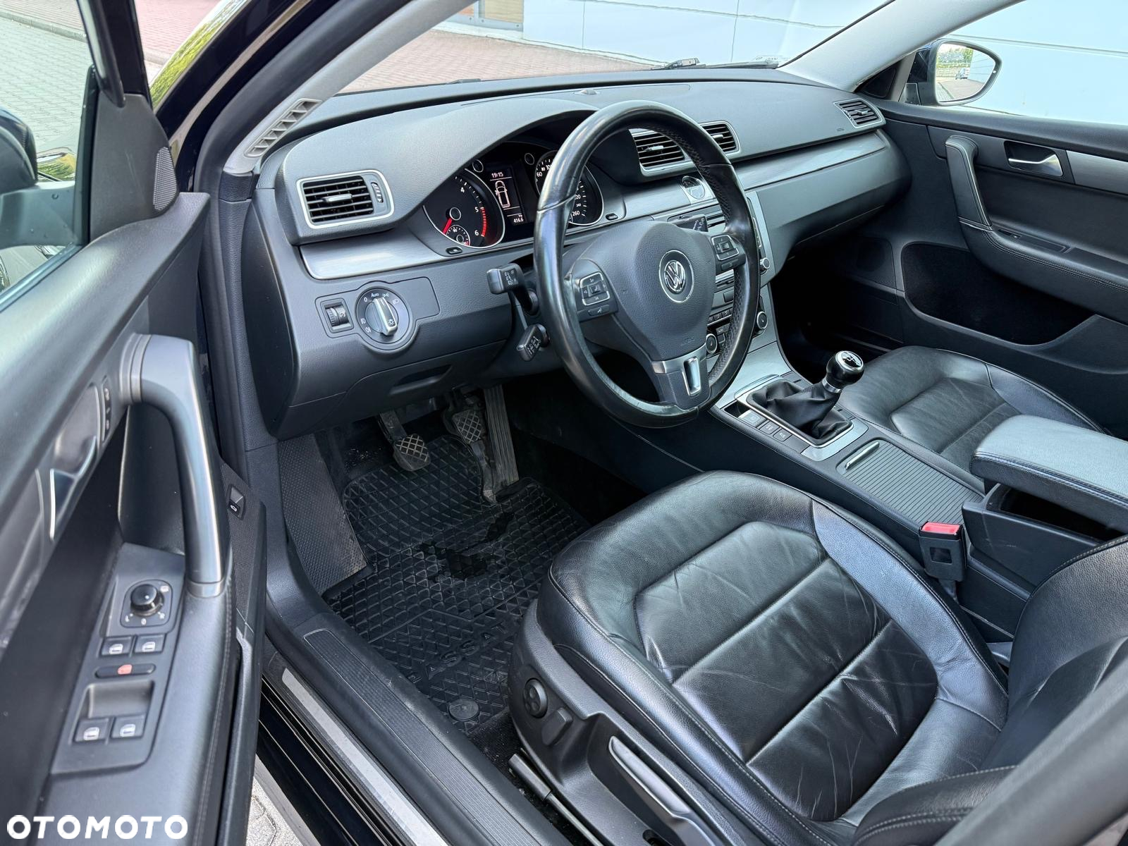 Volkswagen Passat 2.0 TDI DPF Highline - 13