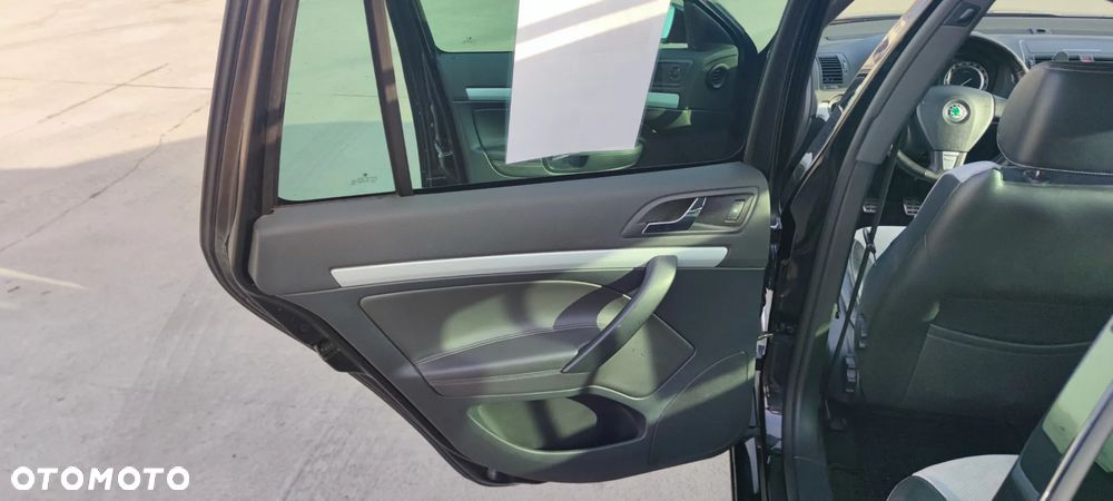 Skoda Octavia 2.0 TDI DPF RS - 12