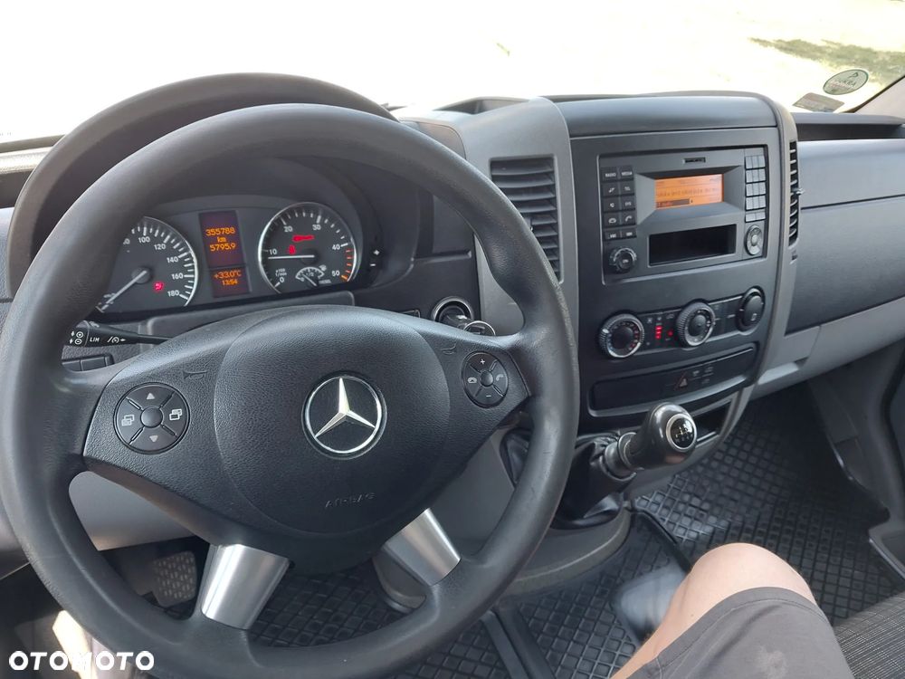 Mercedes-Benz Sprinter - 11