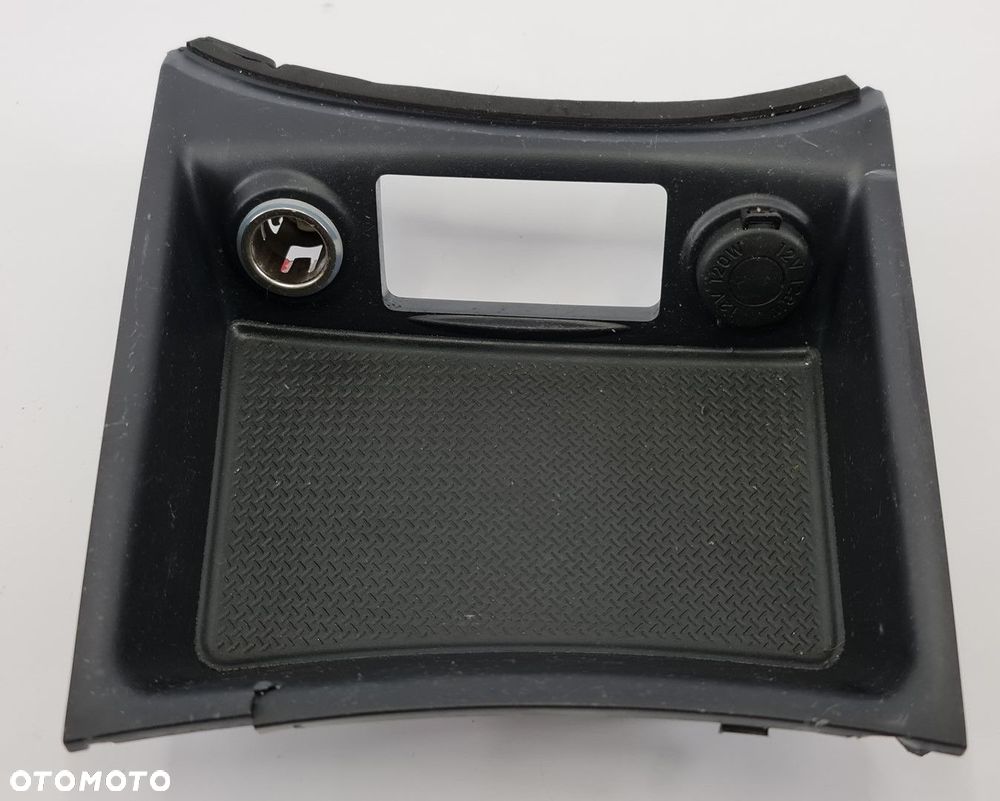 GNIAZDO ZAPALNICZKI 12V HYUNDAI SANTA FE II - 1