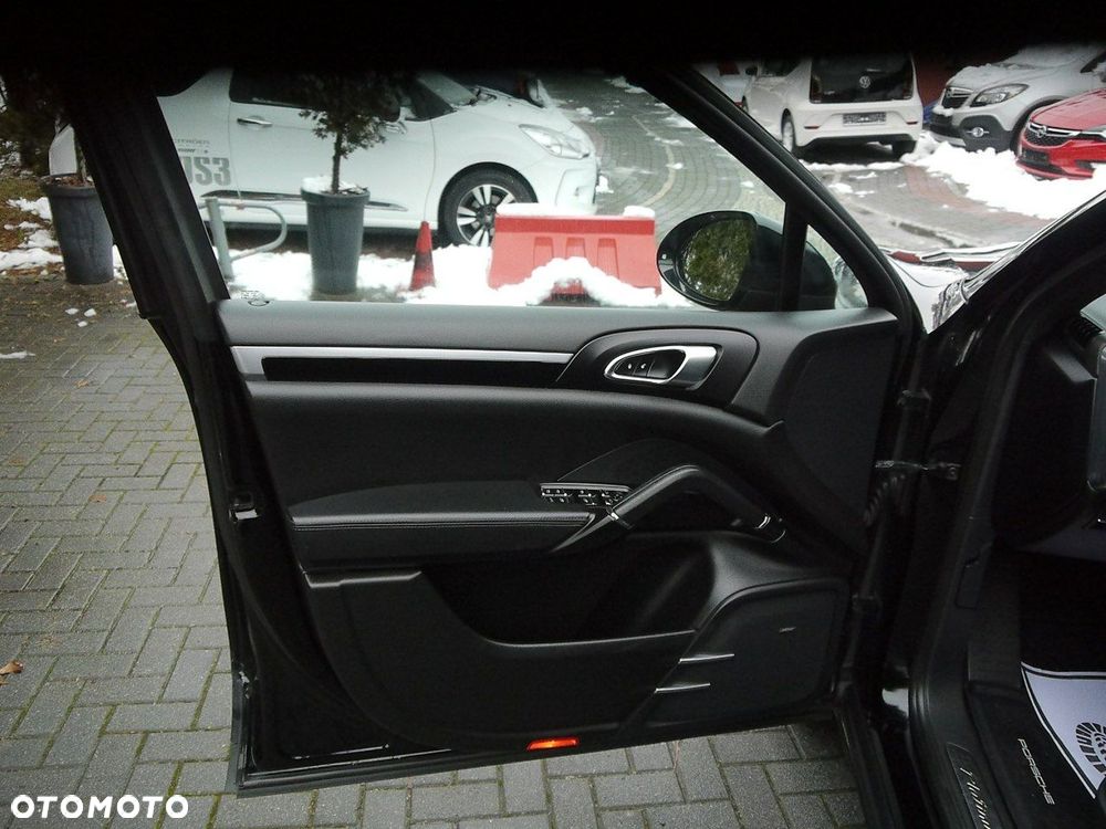 Porsche Cayenne - 38