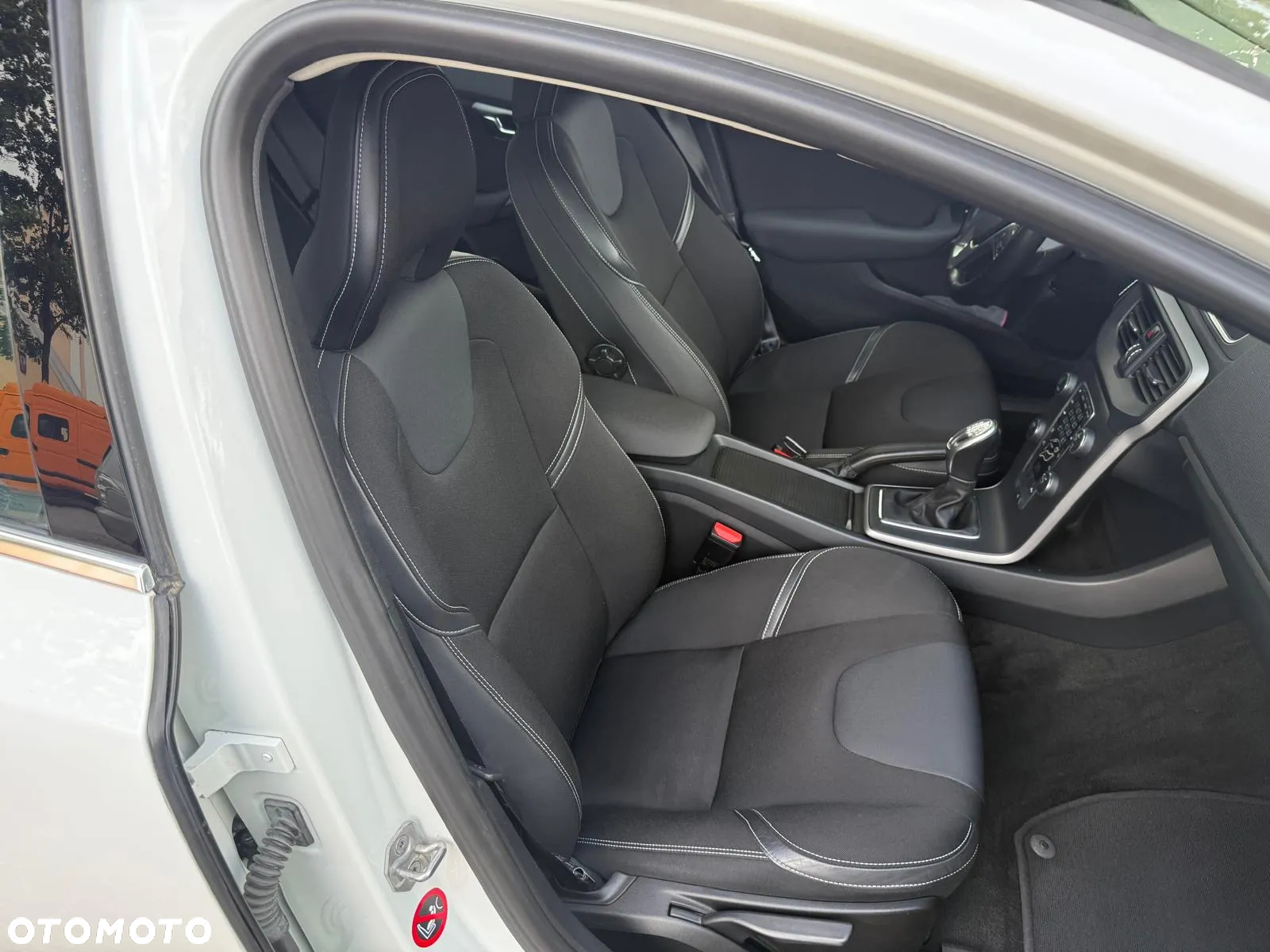 Volvo V40 D3 Drive-E Momentum - 27