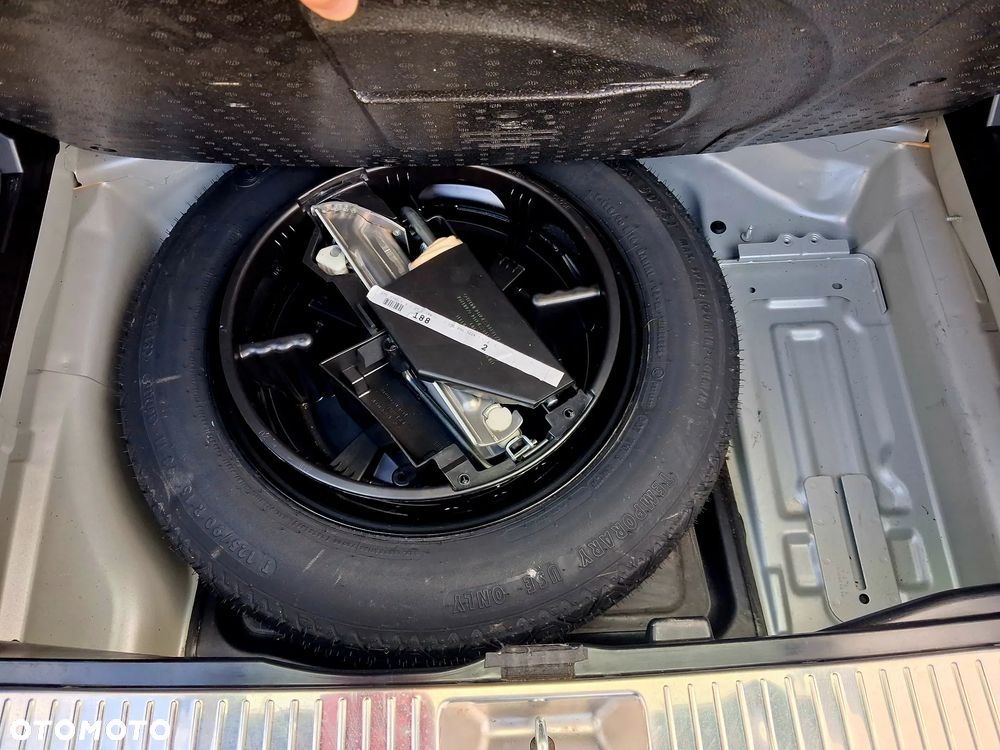 Mercedes-Benz Klasa C 180 CGI Automatik BlueEFFICIENCY Elegance - 29