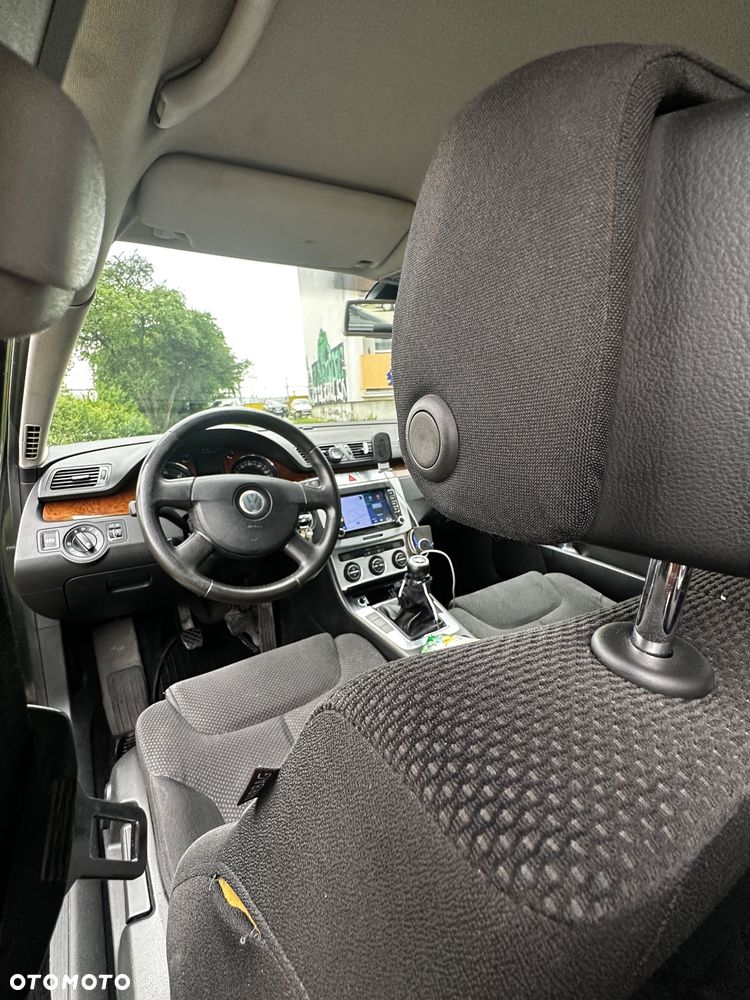 Volkswagen Passat - 12