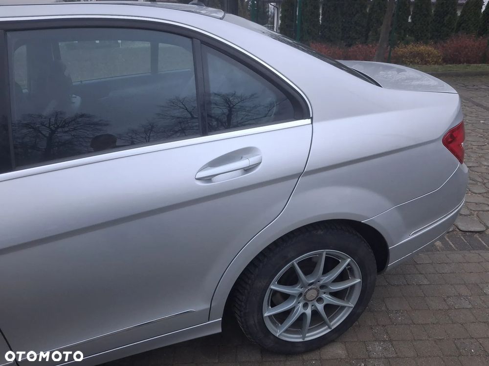 Mercedes-Benz Klasa C 200 (BlueEFFICIENCY) Avantgarde - 12