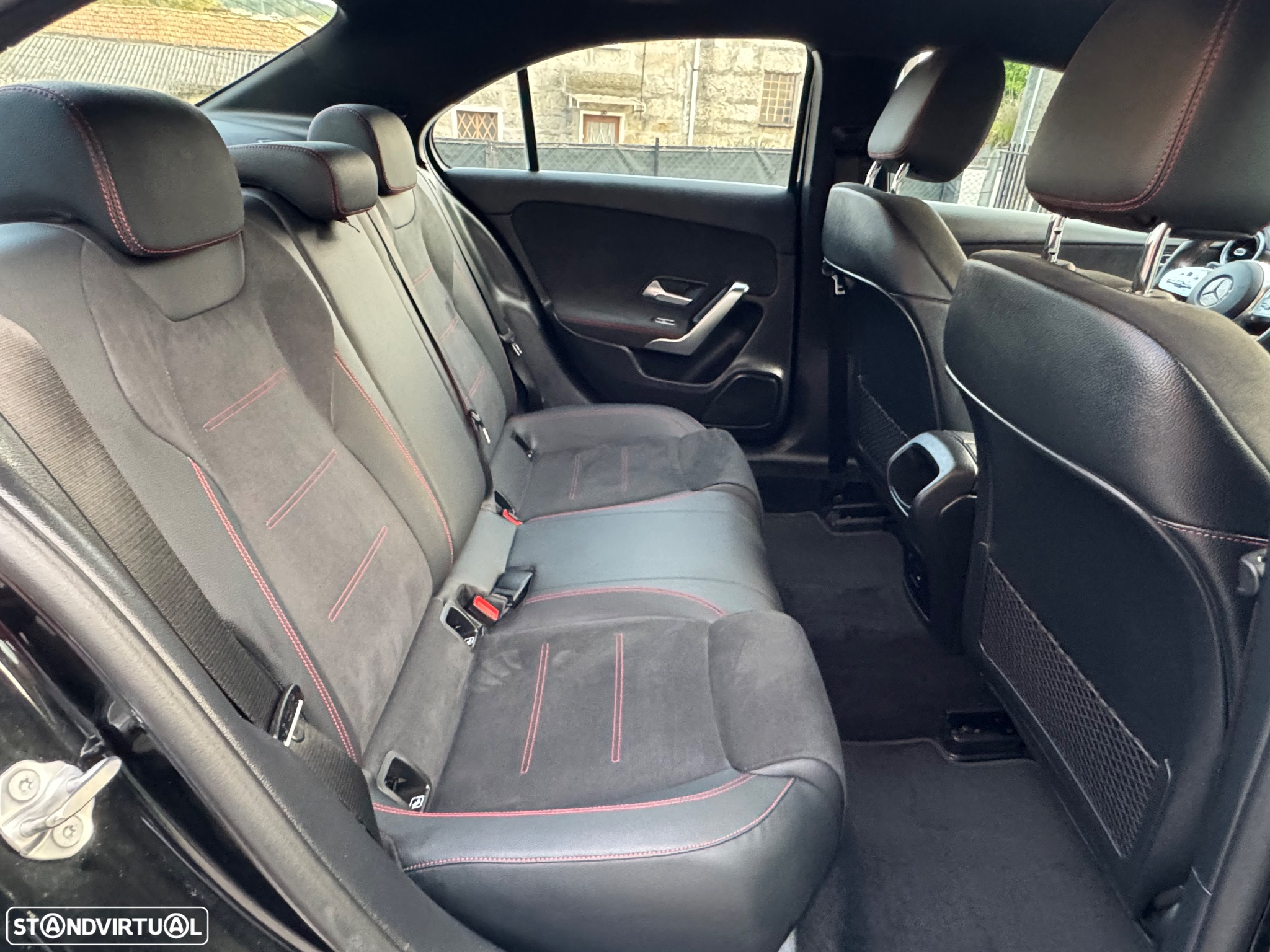 Mercedes-Benz A 250 Limousine e AMG Line - 25