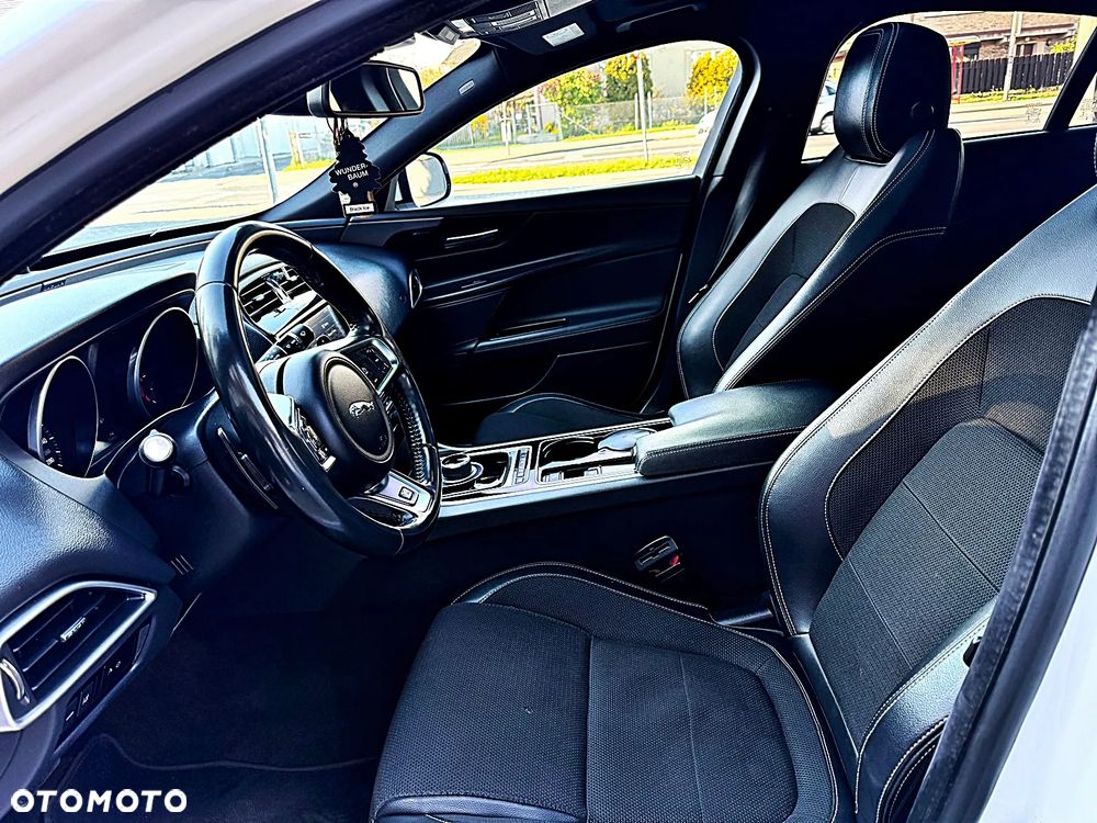 Jaguar XE 20d R-Sport - 19