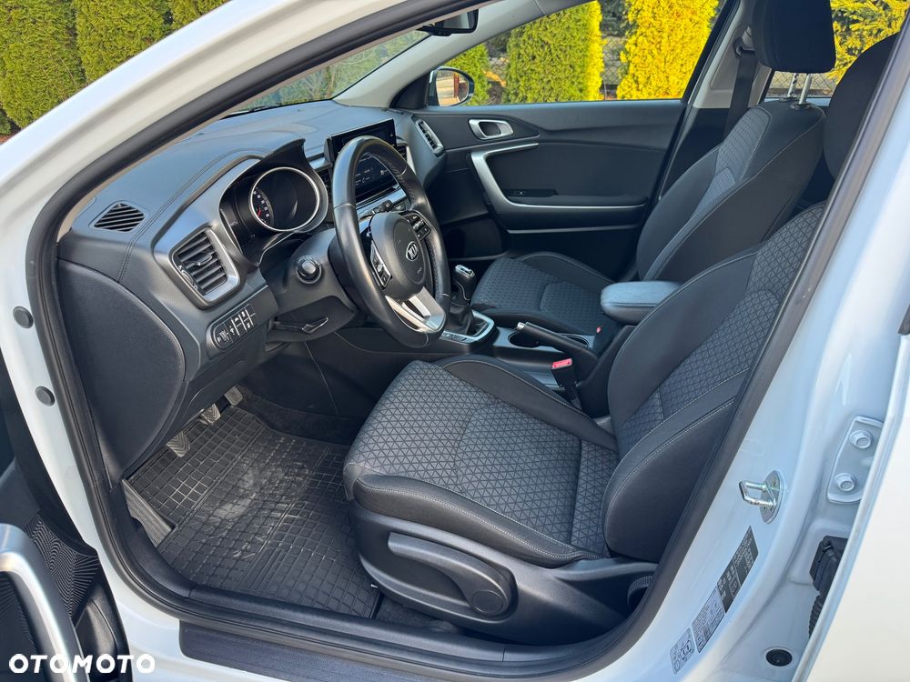 Kia Ceed 1.6 CRDi mHEV M - 24