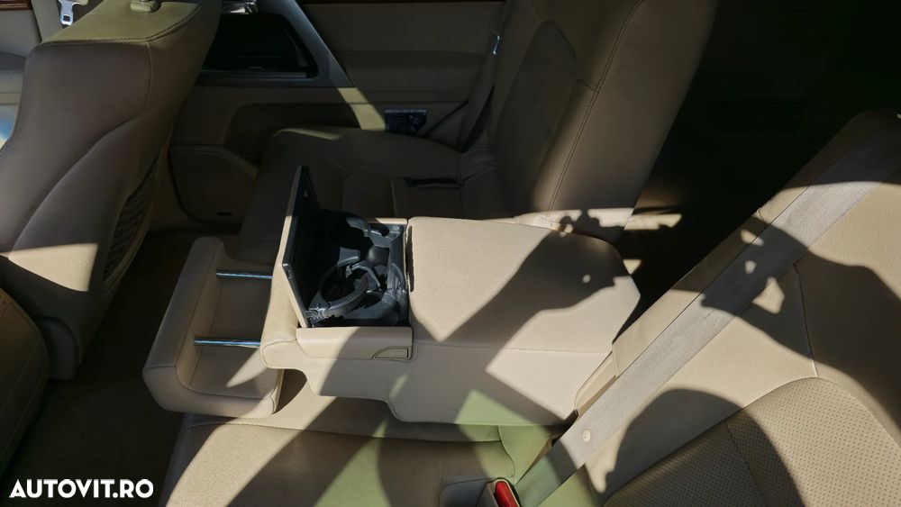 Toyota Land Cruiser 4.5 D-4D V8 Luxury - 23