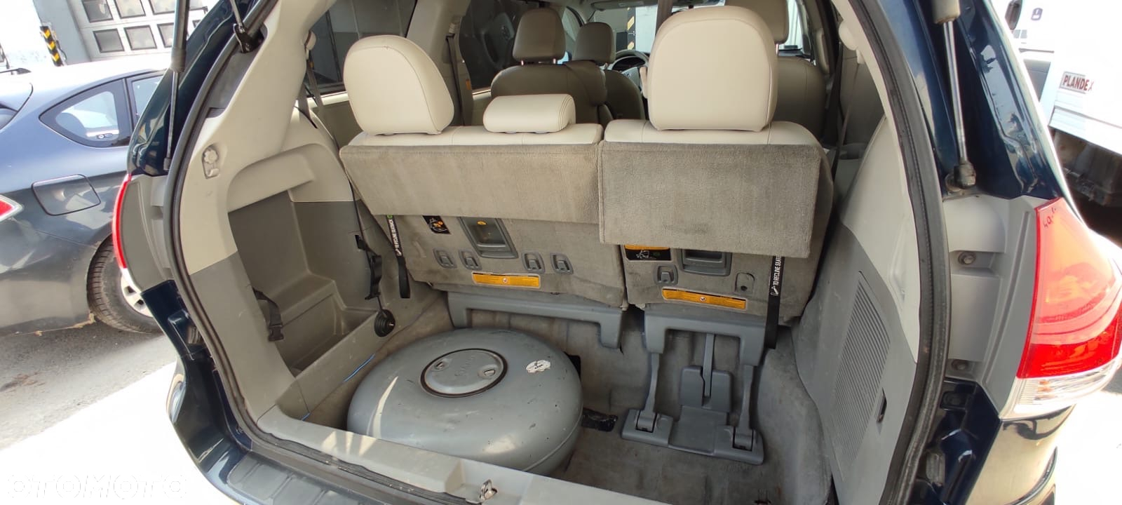 Toyota Sienna 3.5 V6 - 13