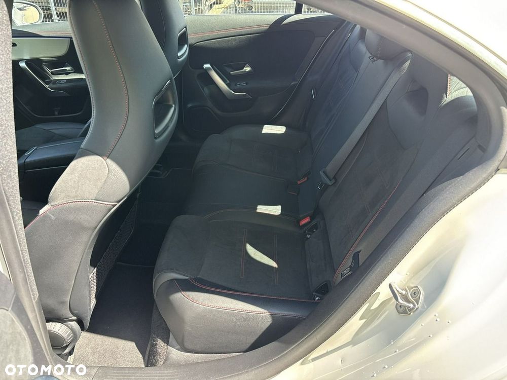 Mercedes-Benz CLA 200 7G-DCT AMG Line - 19