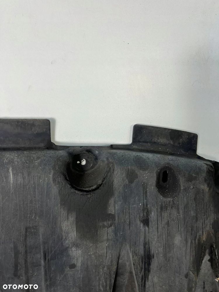 8J8825237A Osłona pod silnik Audi TT TTS Mk2 2011 - 8