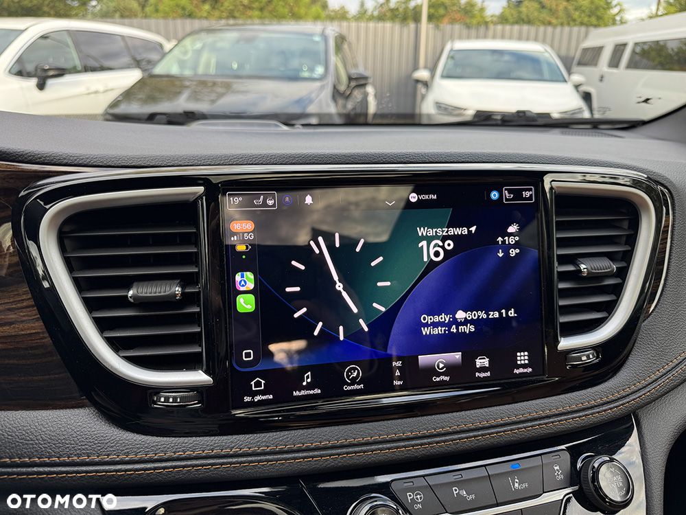Chrysler Pacifica - 38