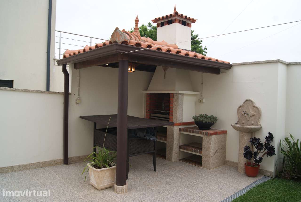MORADIA T3 INDIVIDUAL - Cabreiros | Jardim | Zona Churrasqueira | poço - Grande imagem: 3/59