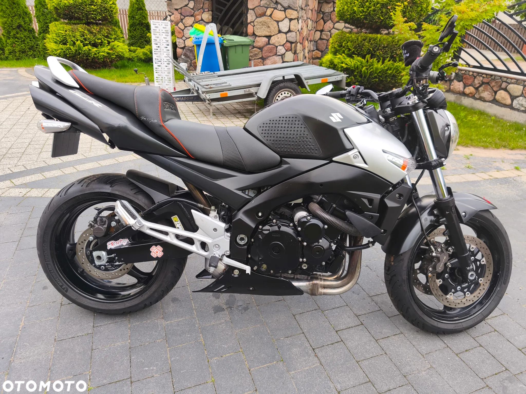 Suzuki GSR - 1