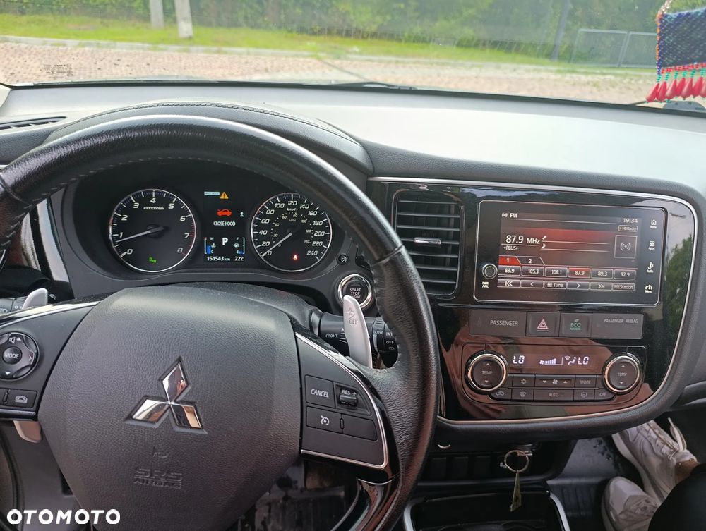 Mitsubishi Outlander - 16
