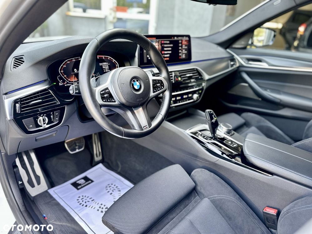 BMW Seria 5 520d xDrive M Sport Edition - 10