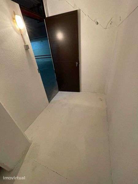 Lugar Garagem + Arrumo na Av. República - Gaia - Grande imagem: 4/4