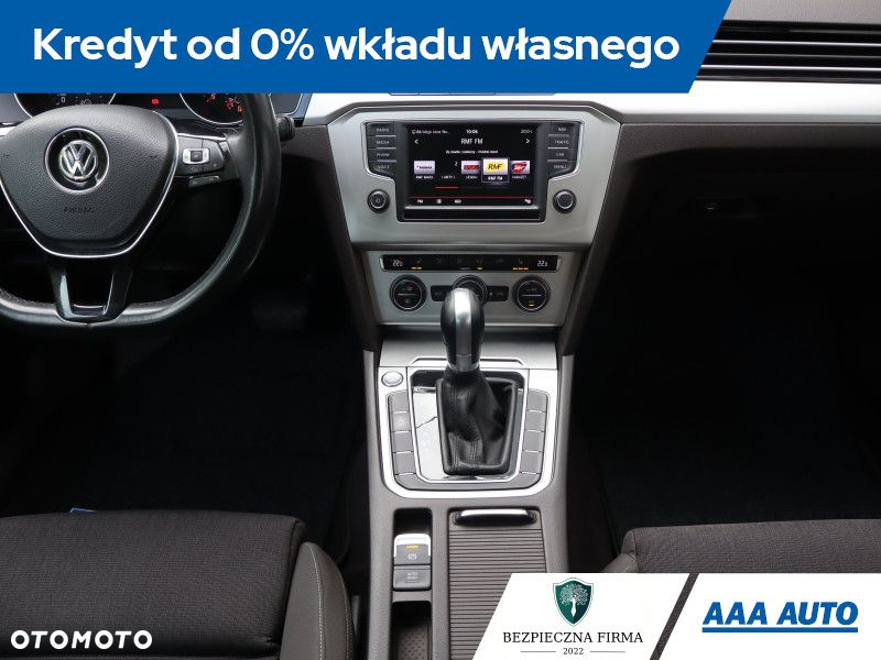 Volkswagen Passat - 13