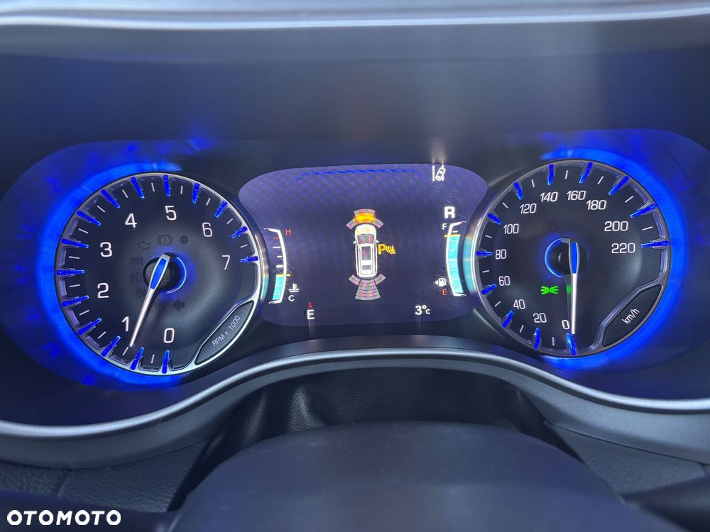 Chrysler Pacifica - 33