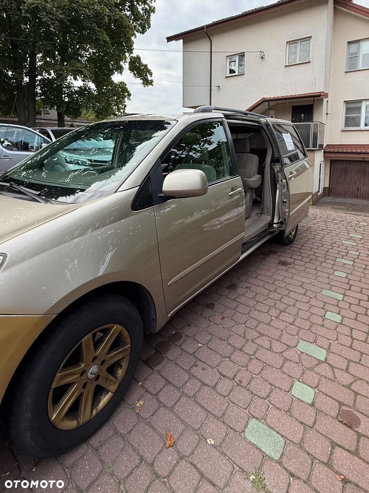 Toyota Sienna - 3