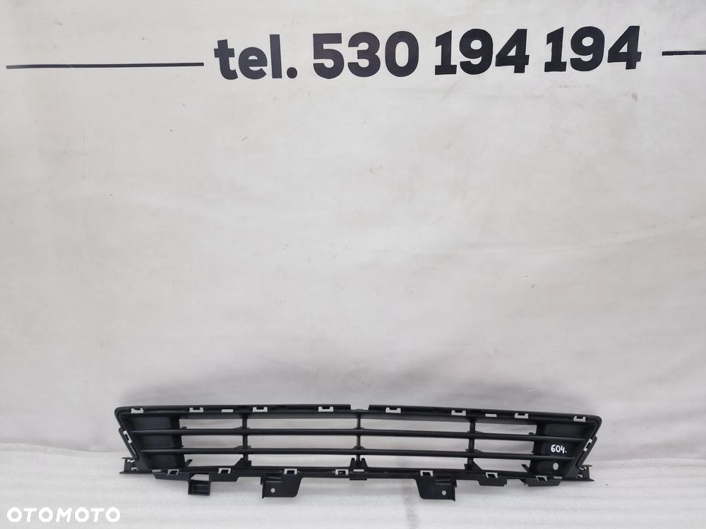 OPEL ZAFIRA C LIFT 16- KRATKA ŚRODKOWA ZDERZAKA PRZEDNIEGO , NR 39079784 / 341601492 , NR AUKCJI NK604 - 1