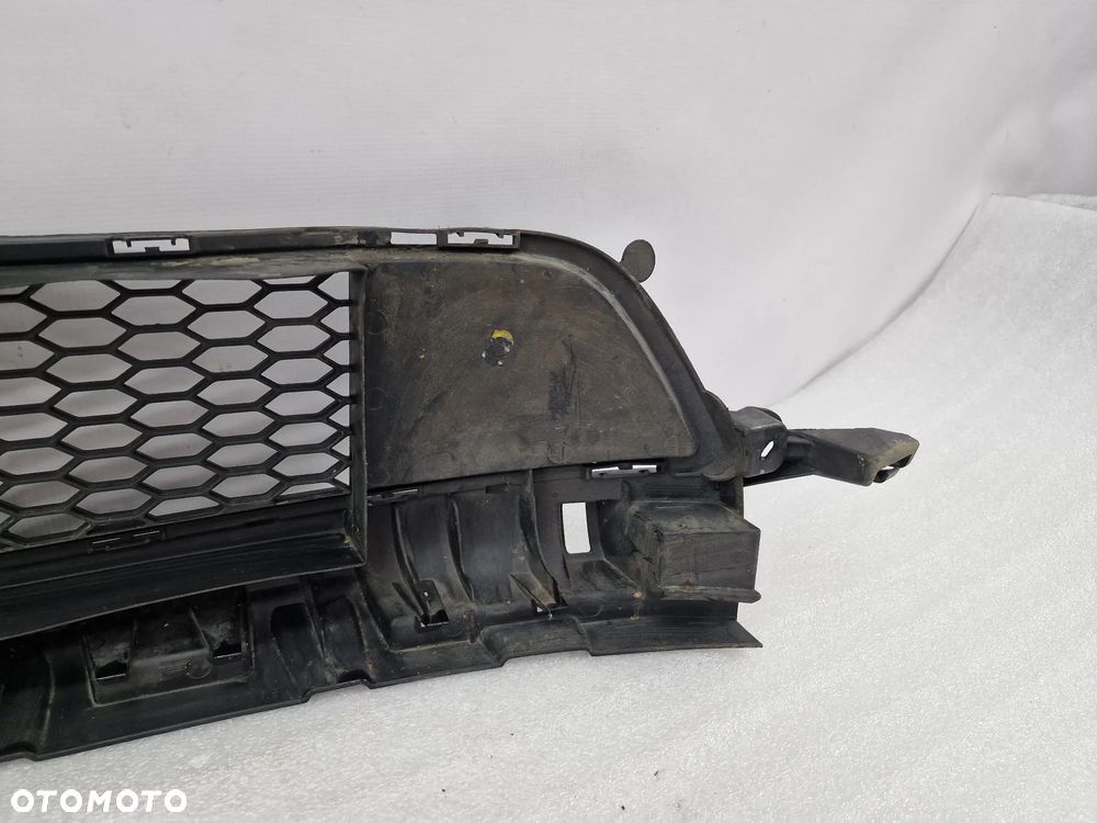 RENAULT TRAFIC 3 III 14- KRATKA ŚRODKOWA ZDERZAKA PRZEDNIEGO PRZÓD , NR 622544919R , NR AUKCJI KR404 - 17