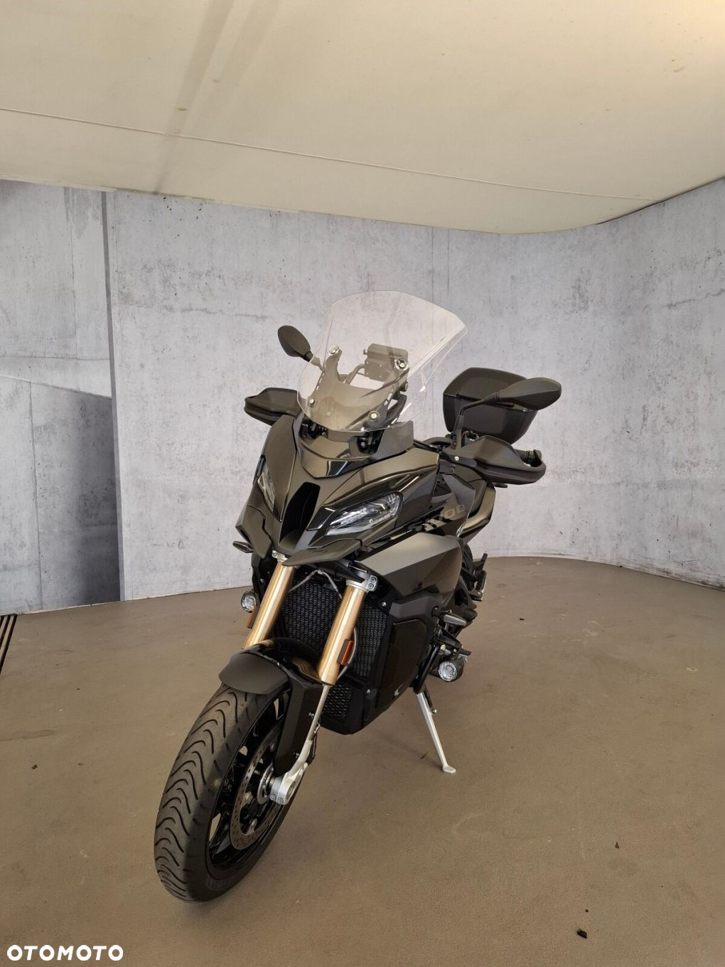 BMW S - 4