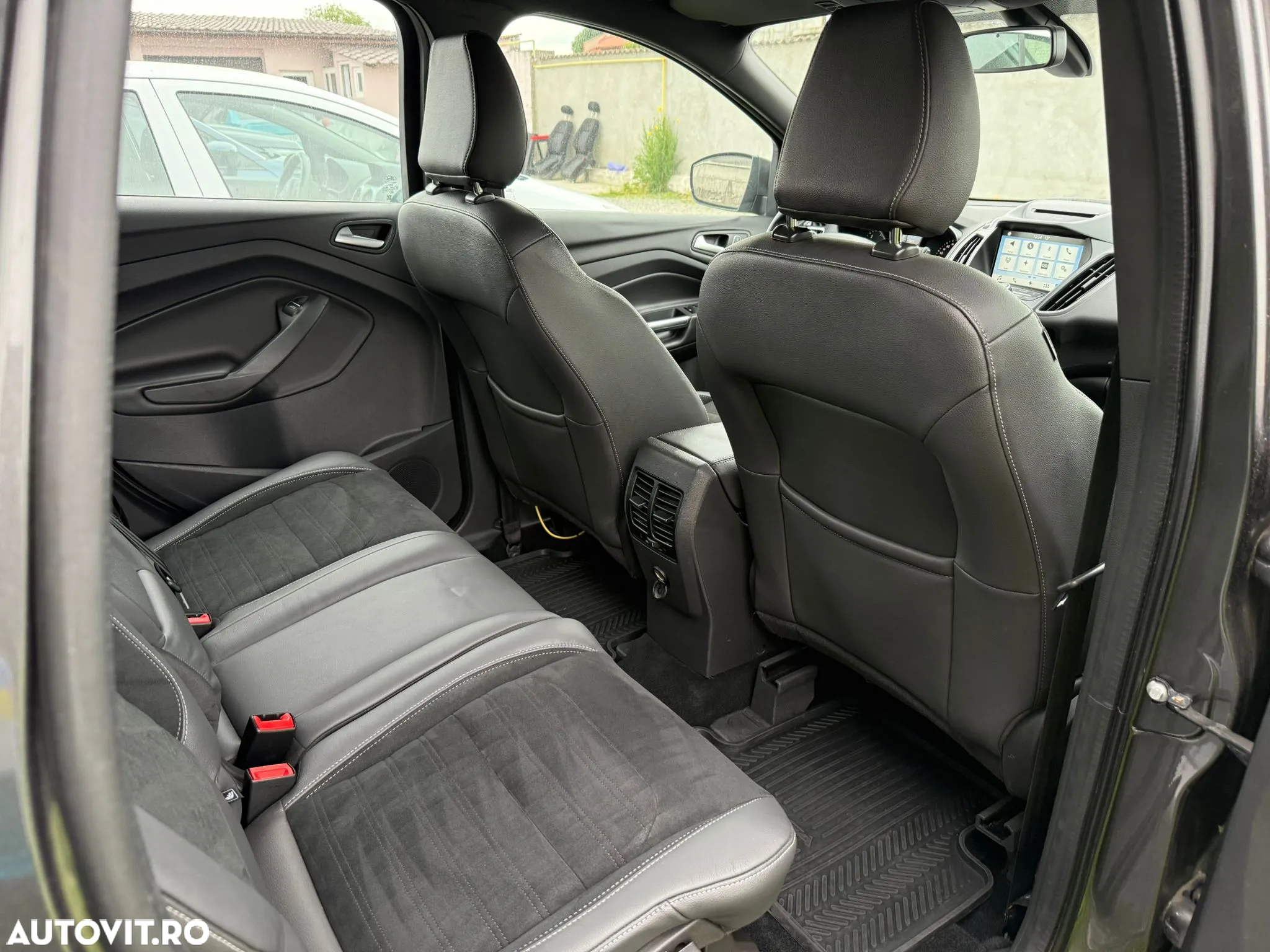 Ford Kuga 2.0 TDCi 4WD Powershift ST-Line - 12