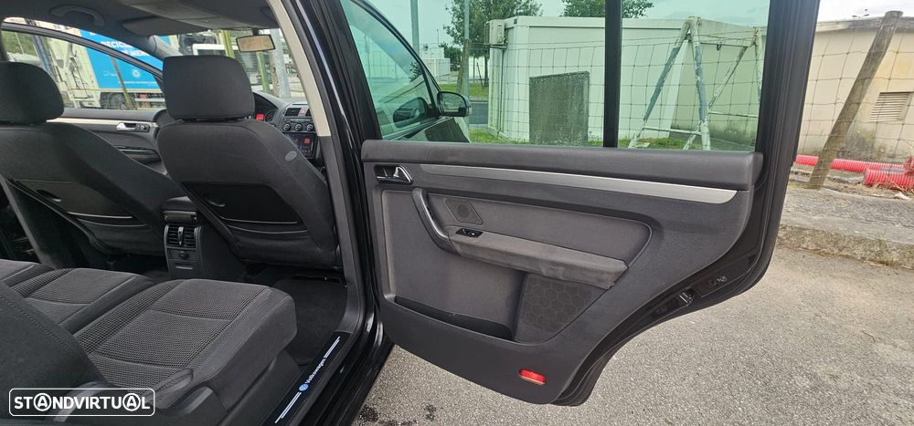 VW Touran 2.0 TDI Highline 7L - 11