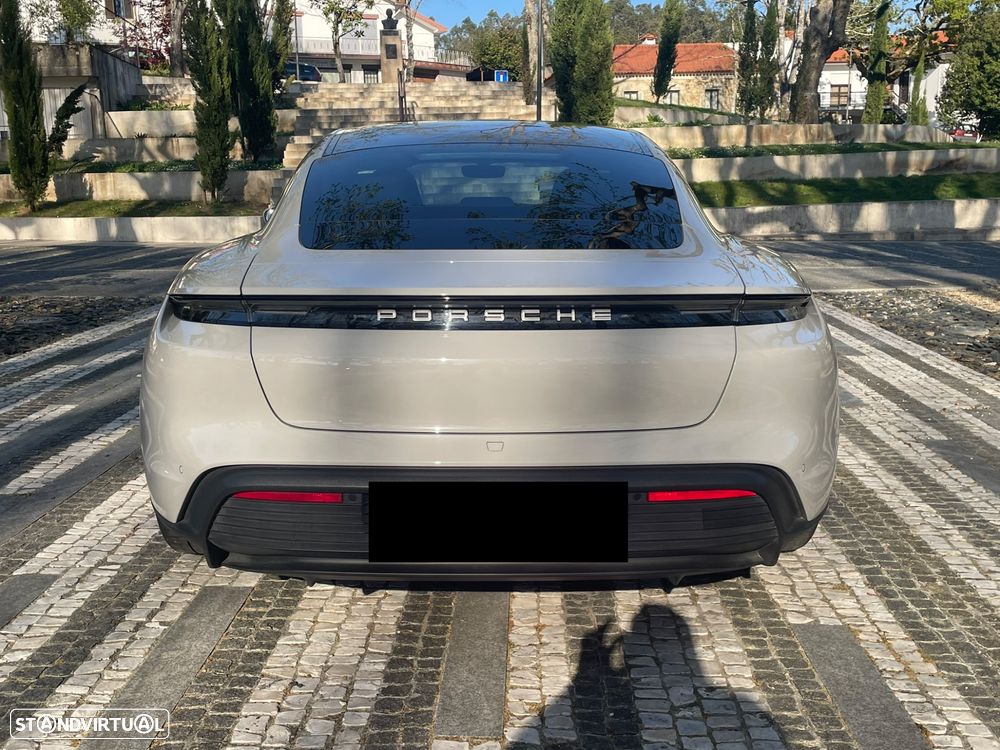 Porsche Taycan 4 - 10