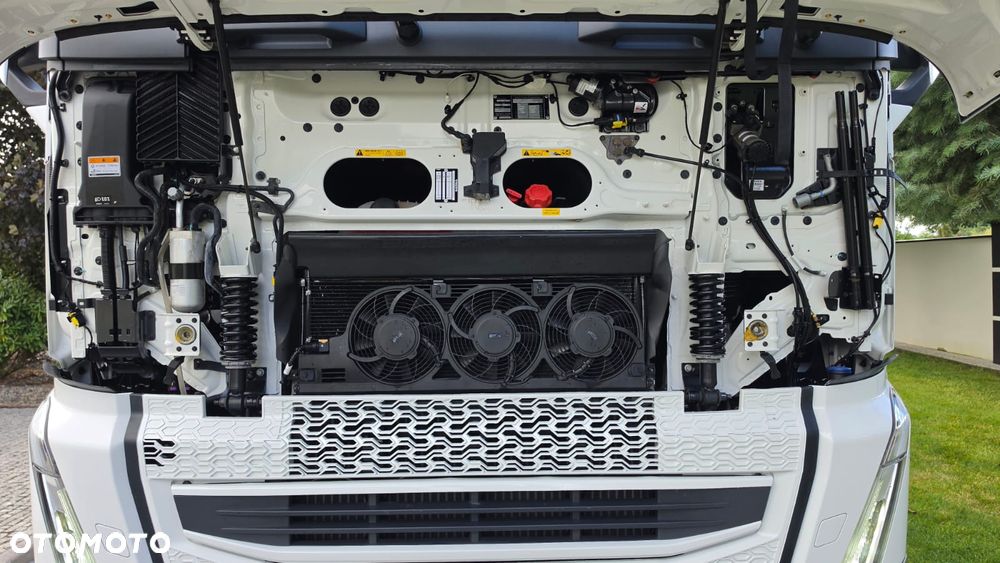 Volvo ///FH///500///2023/// GLOBETROTTER///XXL///FULLLED/// VIRTUAL COCPIT///KLIMATYZACJA POSTOJOWA///ALUFELGI///RADARY/// KAMERA///WYŚWIETLACZ OBCIĄŻENIA/// ZABUDOWY MIĘDZYOSIOWE/// STAN BARDZO DOBRY - 22