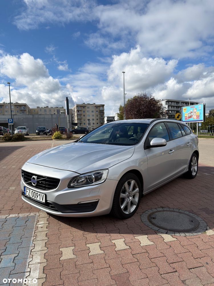 Volvo V60 D4 Drive-E R-Design Momentum - 1