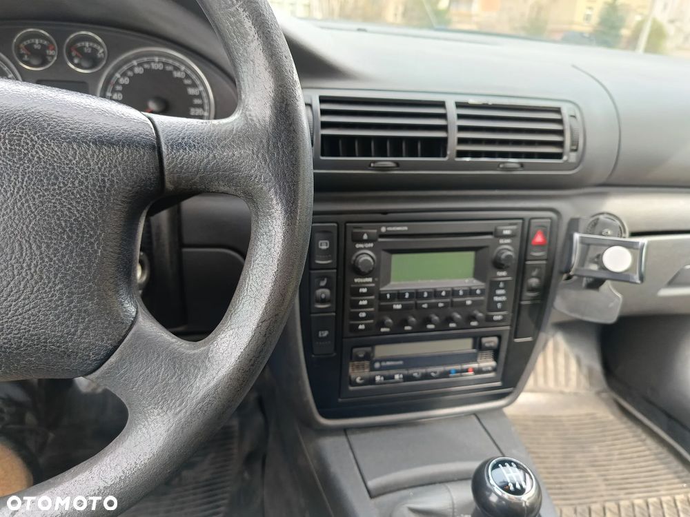 Volkswagen Passat 1.9 TDI Comfortline - 12