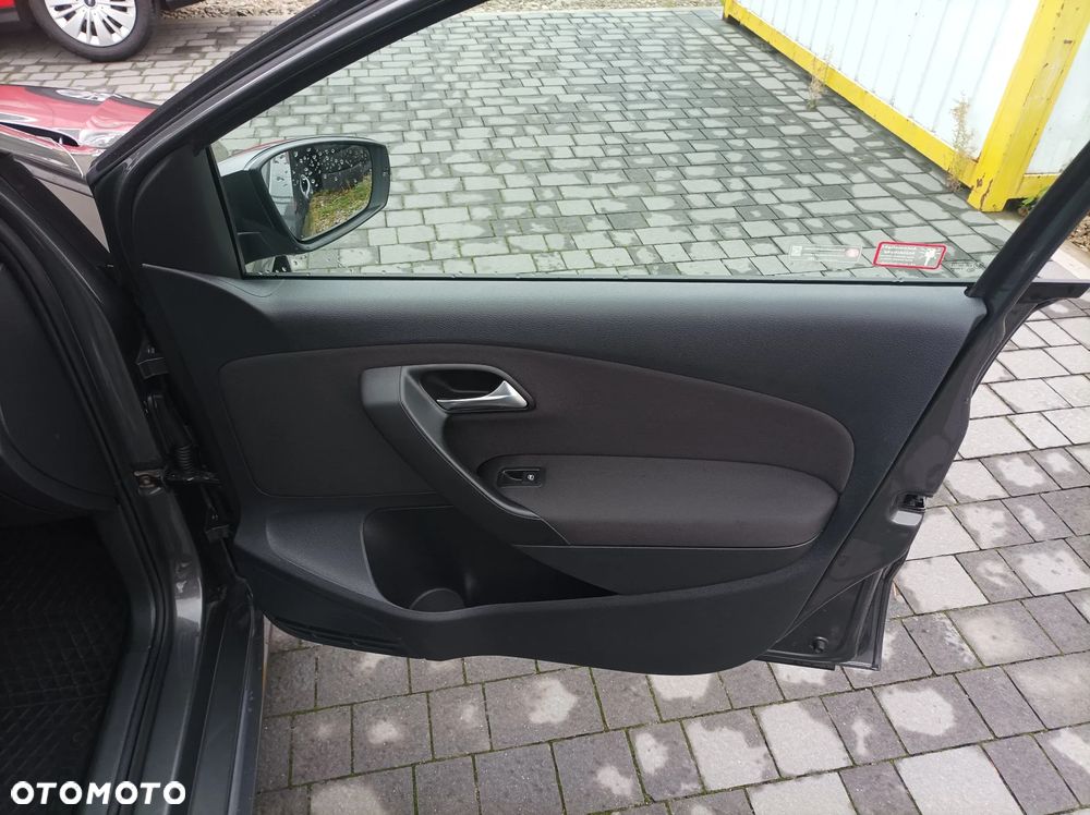 Volkswagen Polo 1.4 Highline - 24