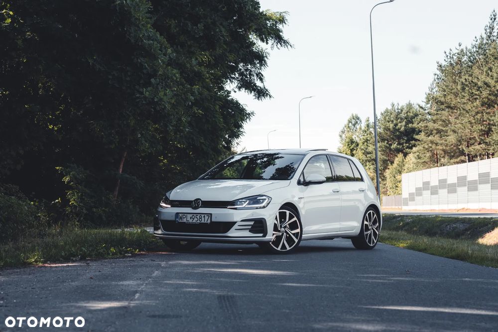 Volkswagen Golf - 20