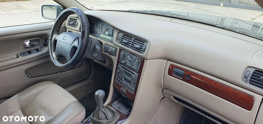 Volvo V70 2.4 - 24