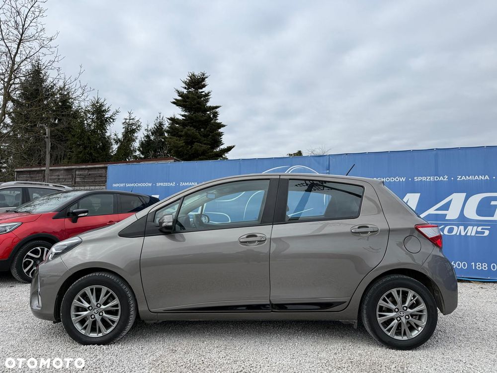 Toyota Yaris Hybrid 100 Active EU6 - 9