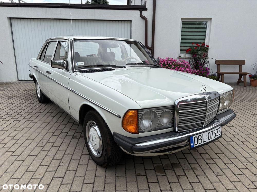 Mercedes-Benz W123 - 1