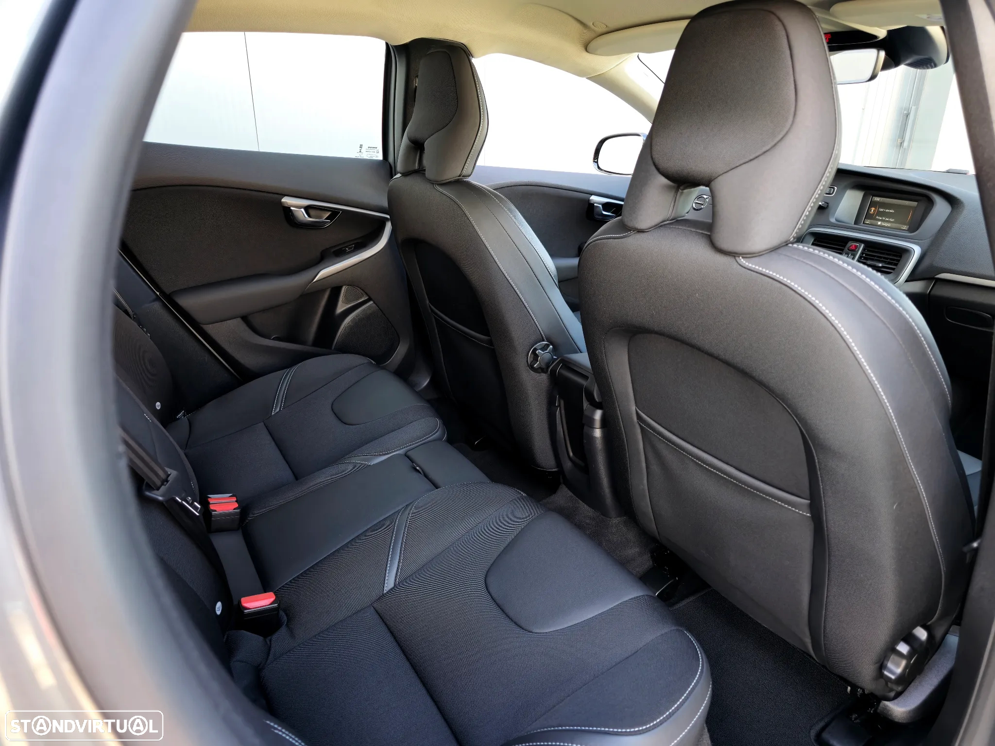 Volvo V40 2.0 D3 Momentum - 30